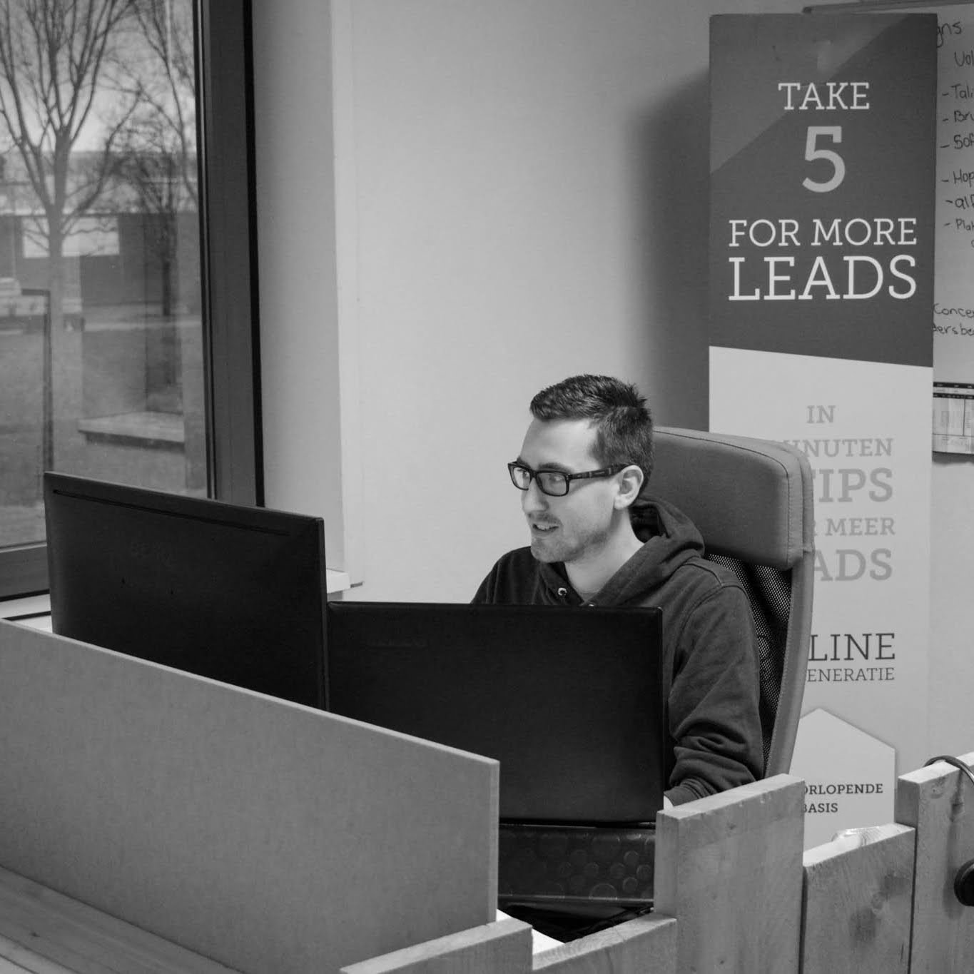 Webdesigner aan het werk 2 - Cropped website laten maken door Stefan